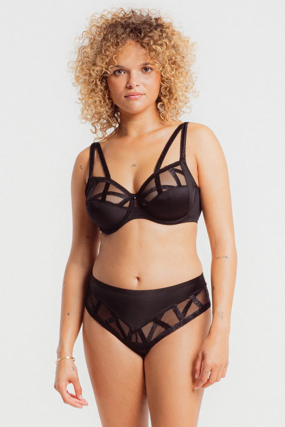 Srie Embroidery Brazilian Shorty